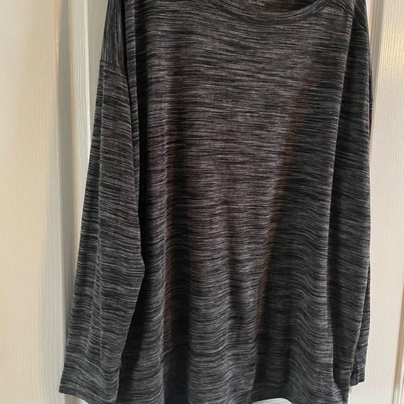 5 for $12. 1X Calvin Klein long sleeve tee layering top - Picture 3 of 3